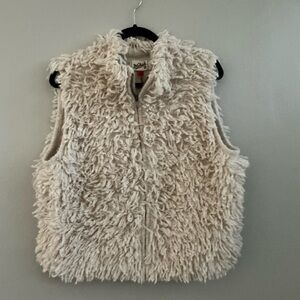 NWT. Women’s Loopy Yarn Sweater  Vest.    Cream. XL